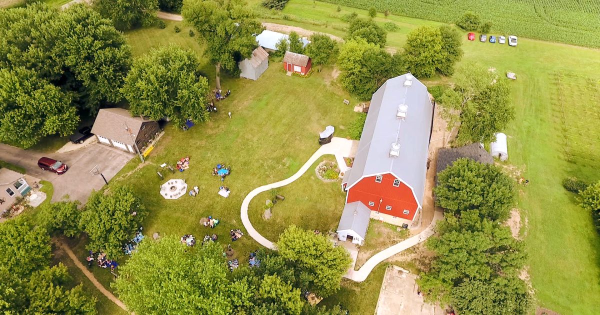 Rooftop Bars, Pizza Farms & Other Ways to Dine Outside This Summer